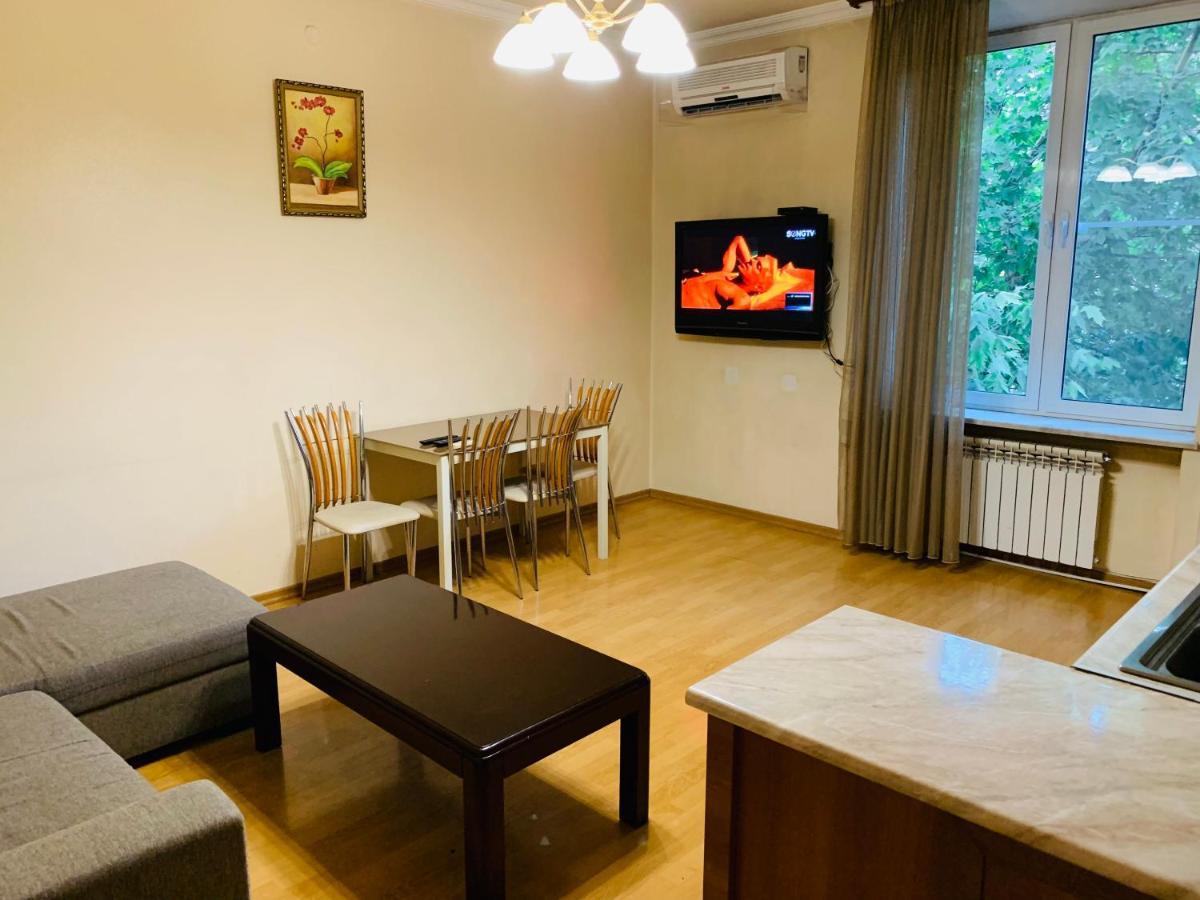 City Center Apartment On Sayat Nova Street Jereván Kültér fotó