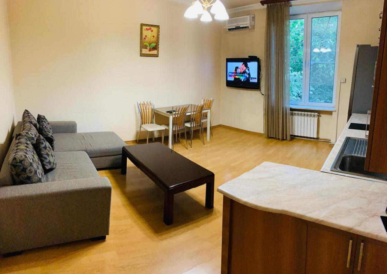 City Center Apartment On Sayat Nova Street Jereván Kültér fotó
