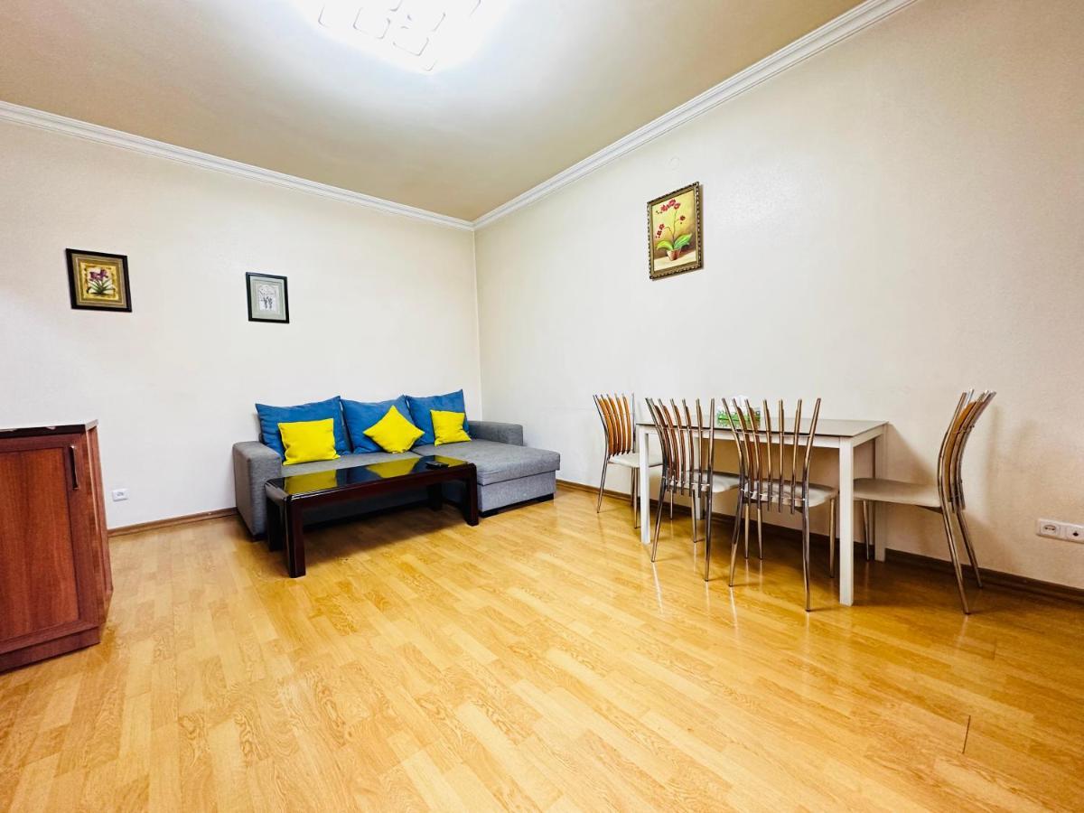 City Center Apartment On Sayat Nova Street Jereván Kültér fotó